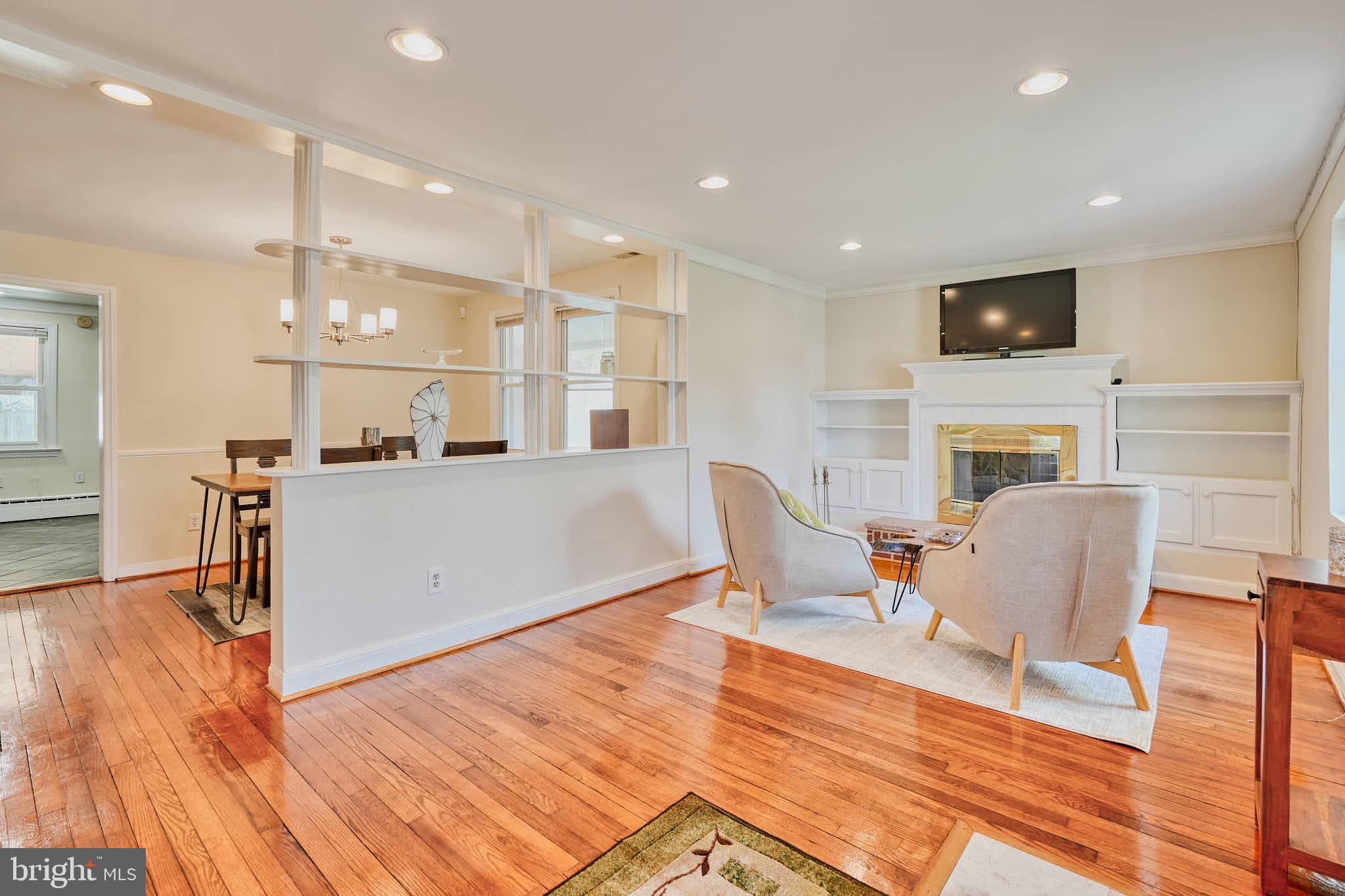 3318 Memorial Street Alexandria, VA 22306 - Photo 4 of 49 a living room with furniture and a flat screen tv