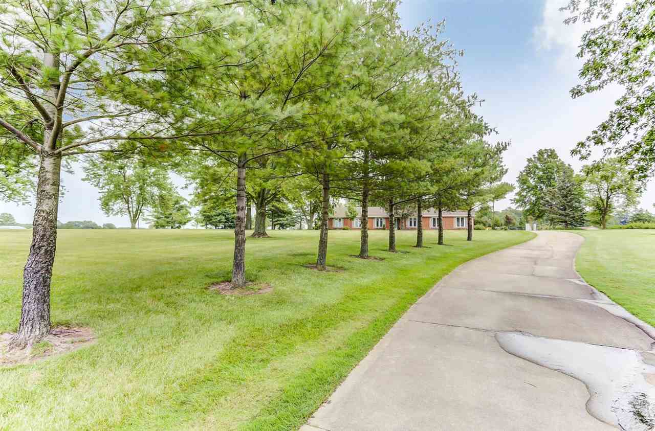13811 Emanuel Road Hoagland, IN 46745 - Photo 2 of 36