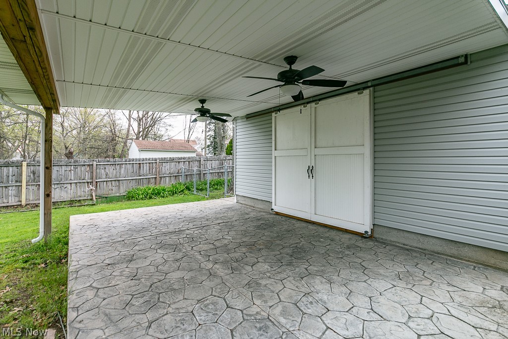 1060 Woodview Road Cleveland, OH 44121 - Photo 3 of 28