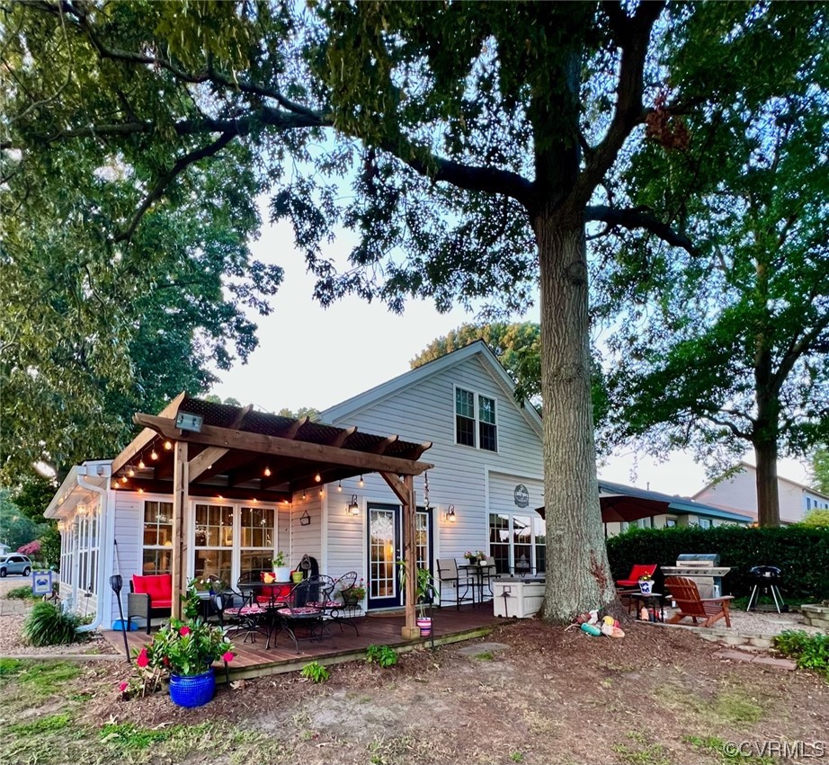 142 Circle Drive Deltaville, VA 23043 - Photo 4 of 49 a view of outdoor space with garden and tall trees