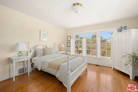 $2,250,000 | 832 South Windsor Boulevard, Los Angeles, CA 90005
