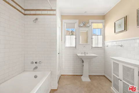 $2,250,000 | 832 South Windsor Boulevard, Los Angeles, CA 90005