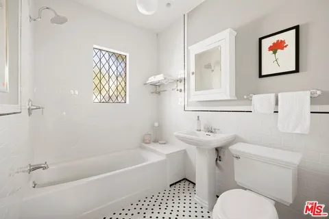 $2,250,000 | 832 South Windsor Boulevard, Los Angeles, CA 90005