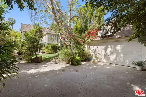 $2,250,000 | 832 South Windsor Boulevard, Los Angeles, CA 90005