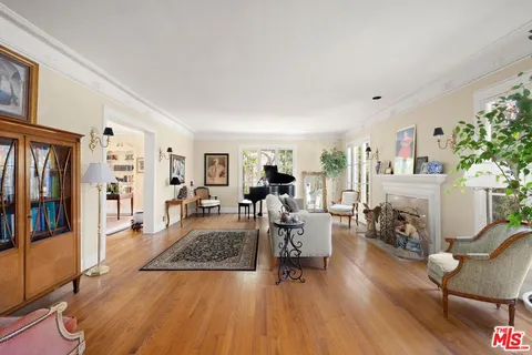 $2,250,000 | 832 South Windsor Boulevard, Los Angeles, CA 90005