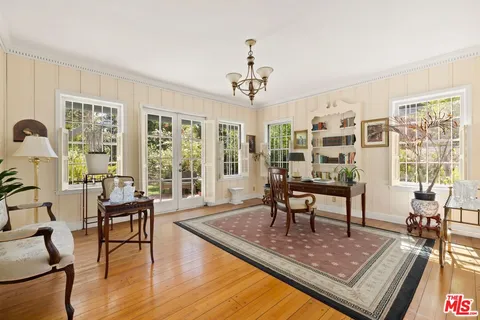 $2,250,000 | 832 South Windsor Boulevard, Los Angeles, CA 90005