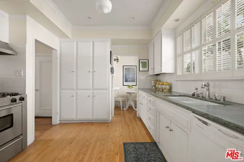 $2,250,000 | 832 South Windsor Boulevard, Los Angeles, CA 90005