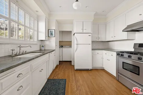 $2,250,000 | 832 South Windsor Boulevard, Los Angeles, CA 90005