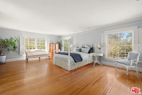 $2,250,000 | 832 South Windsor Boulevard, Los Angeles, CA 90005