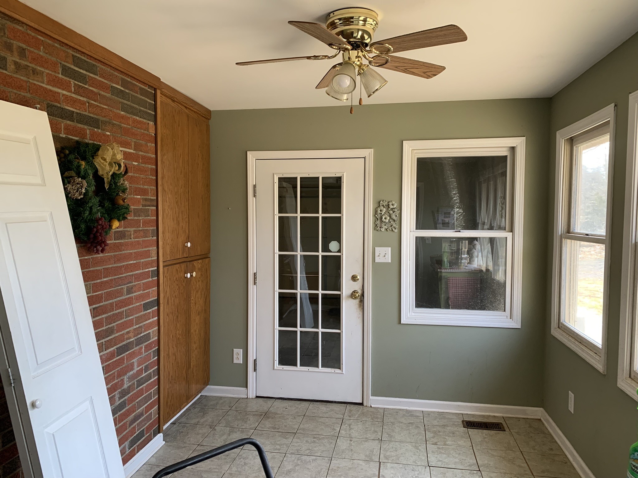 454 Canoe Branch Road Castalian Springs, TN 37031 - Photo 22 of 40 a view of a livingroom with a window