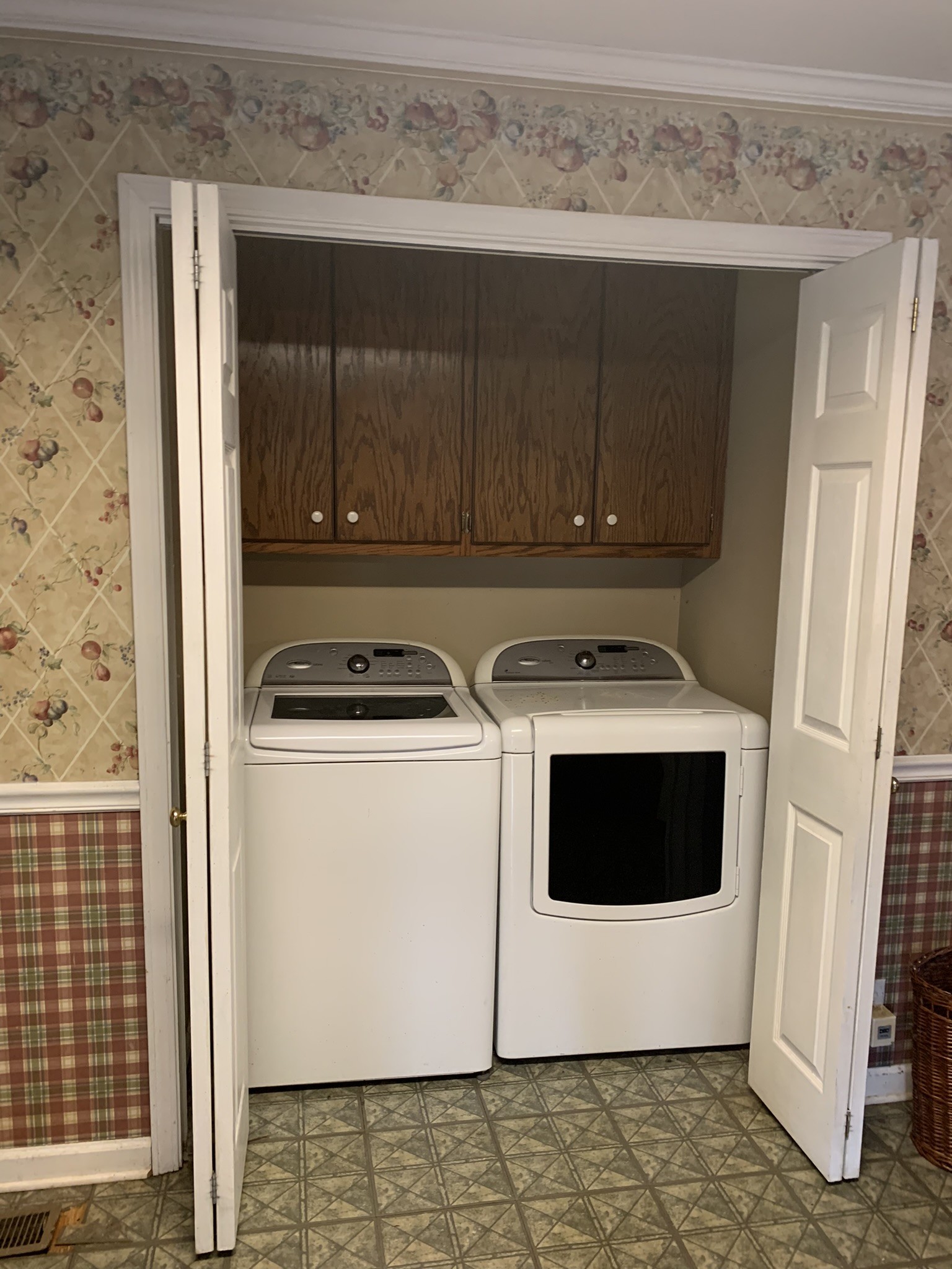 454 Canoe Branch Road Castalian Springs, TN 37031 - Photo 24 of 40 a kitchen with a stove and a microwave