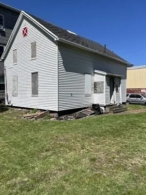 a front view of house with yard