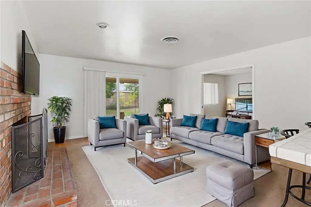 2413 Cheshire Drive Bakersfield, CA 93309 - Photo 3 of 31