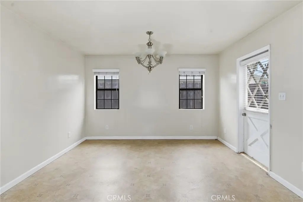 2413 Cheshire Drive Bakersfield, CA 93309 - Photo 4 of 31