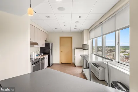 $225,000 | 1901 John F Kennedy Boulevard, Unit 913, Philadelphia, PA 19103