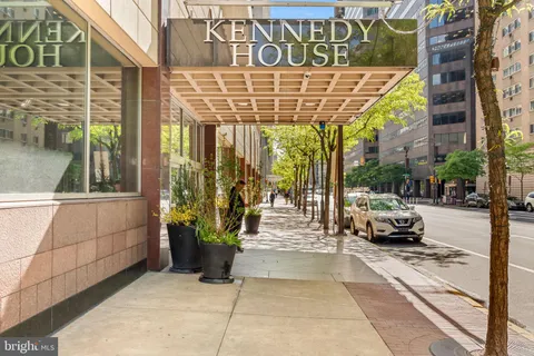 $225,000 | 1901 John F Kennedy Boulevard, Unit 913, Philadelphia, PA 19103