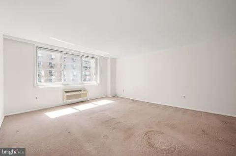 $225,000 | 1901 John F Kennedy Boulevard, Unit 913, Philadelphia, PA 19103