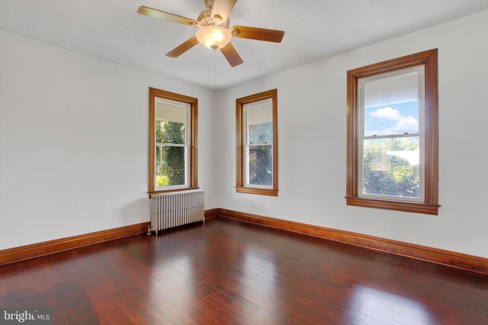 2481 Broad Street York, PA 17408 - Photo 5 of 37 Living room