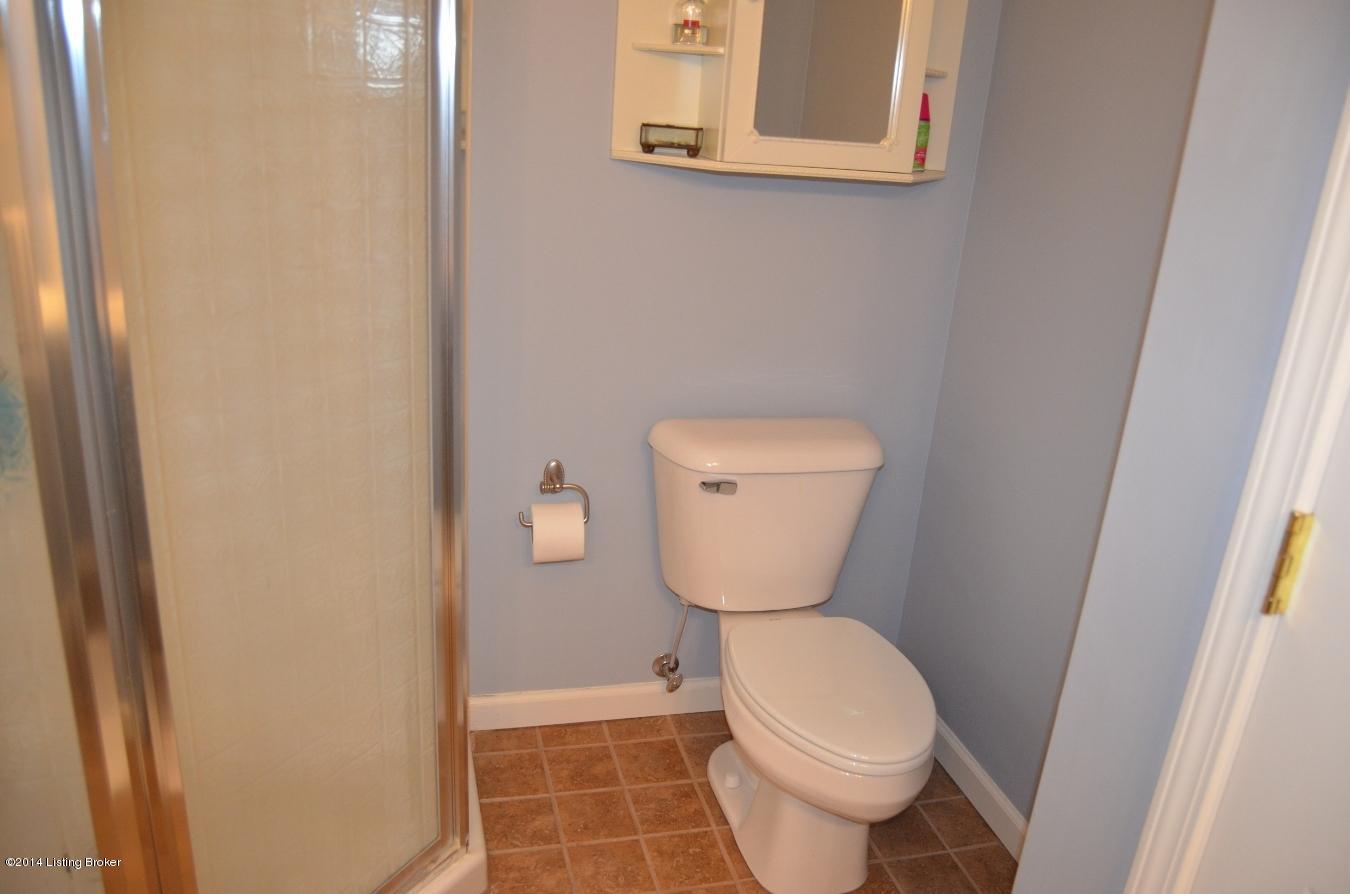 207 Tyne Road Louisville, KY 40207 - Photo 31 of 44 2nd flr BA 2