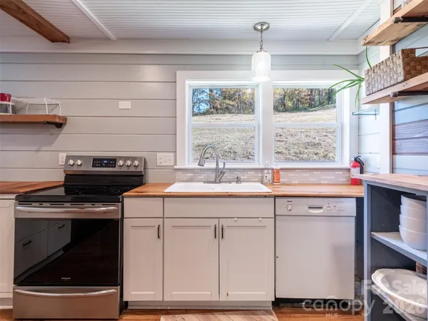 $675,000 | 70 Vintage Place, Canton, NC 28716