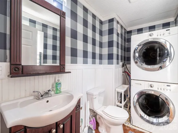 $675,000 | 70 Vintage Place, Canton, NC 28716