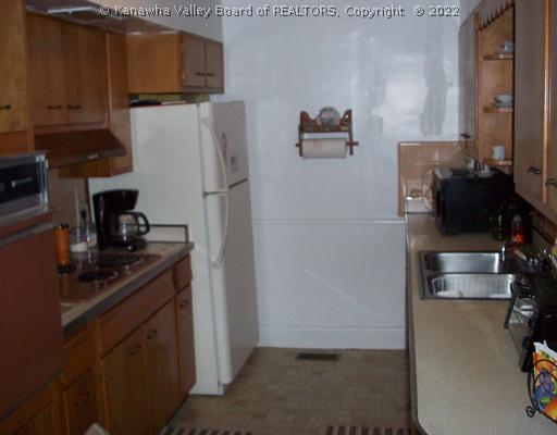 174 Dutch Road Charleston, WV 25302 - Photo 4 of 8 Kitchen.