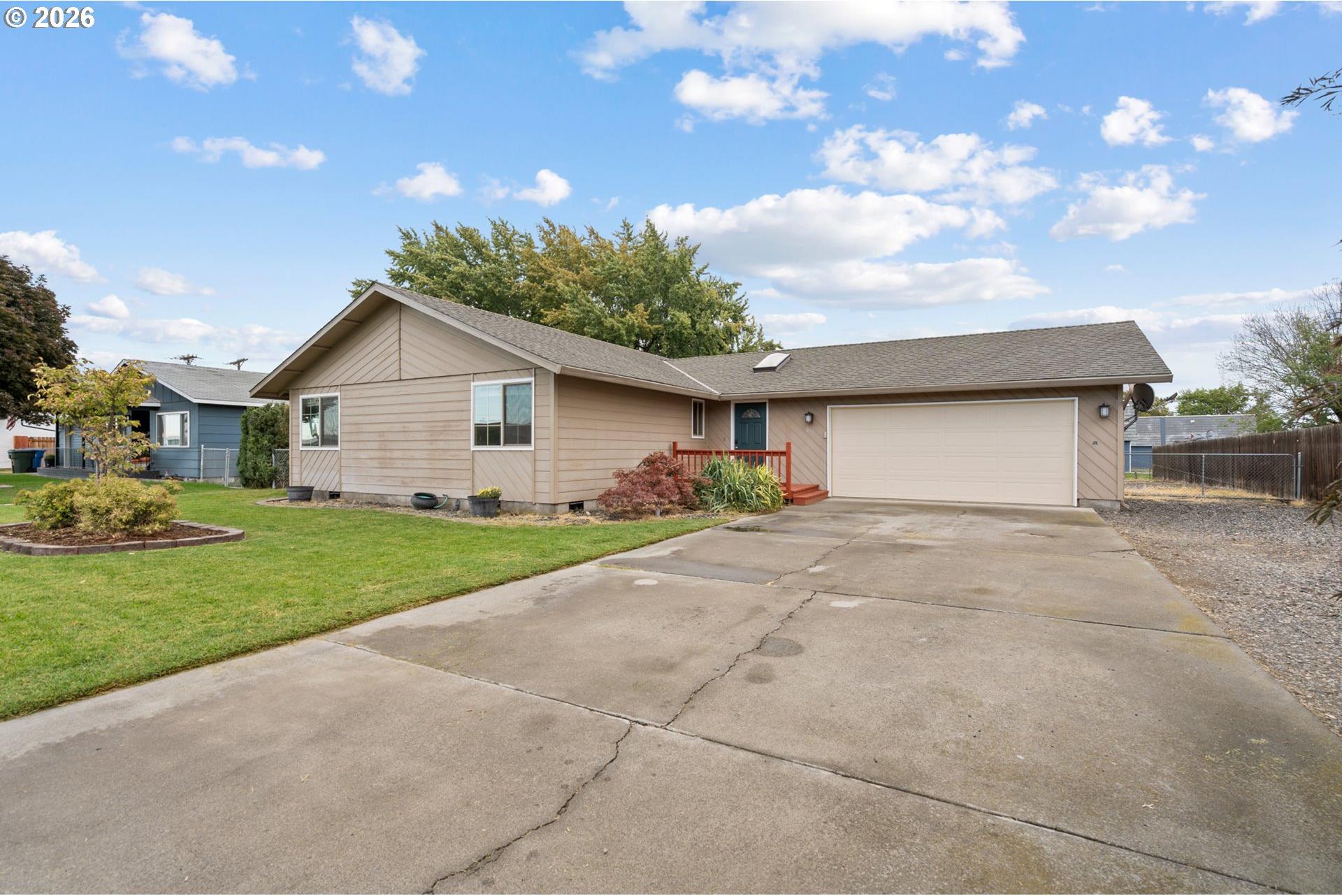 835 Southwest 13th Place Hermiston, OR 97838 - Photo 1 of 28 Gallery Image 1