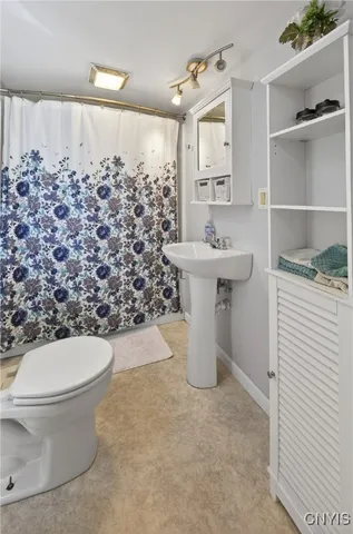 $239,900 | 395 Furniss Station Road, Oswego, NY 13126