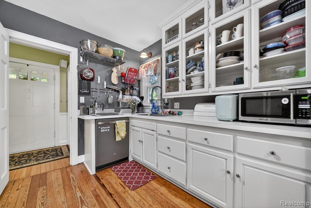 1404 Harvard Road East Lansing, MI 48823 - Photo 10 of 45