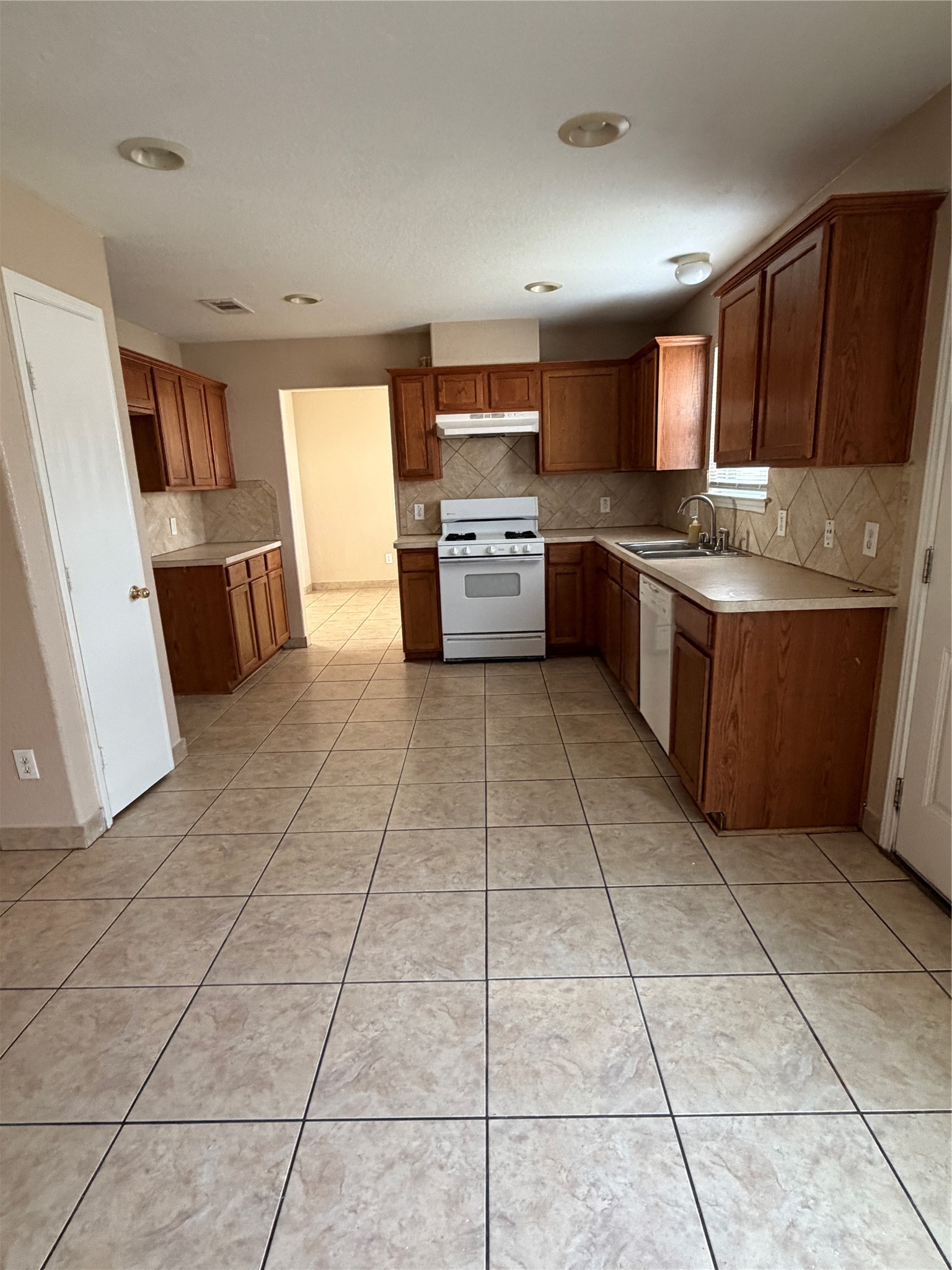 13230 Montclair Point Court Houston, TX 77047 - Photo 11 of 16