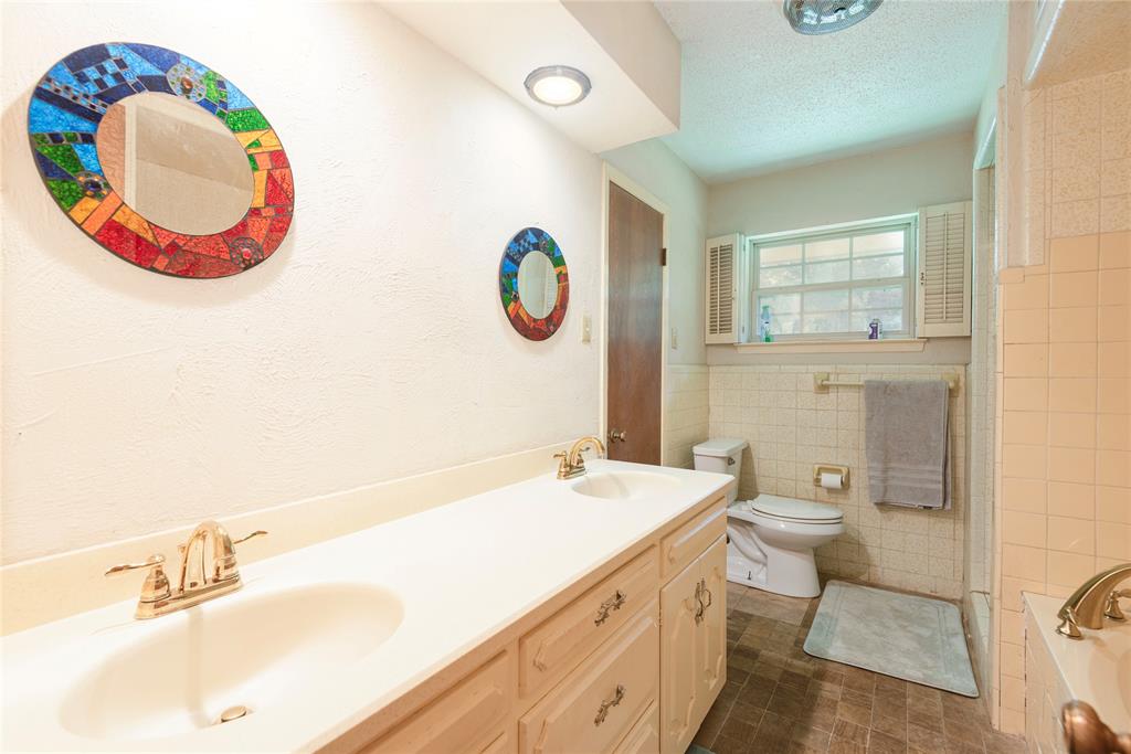 10289 County Road 578 Blue Ridge, TX 75424 - Photo 17 of 39 a bathroom with a sink and a mirror