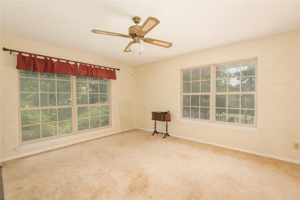 10289 County Road 578 Blue Ridge, TX 75424 - Photo 29 of 39 an empty room with windows and closet