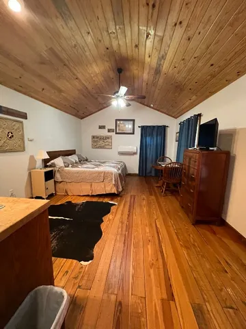 $1,300 | 961 Buttercup Lane, Unit 1, Wimberley, TX 78676