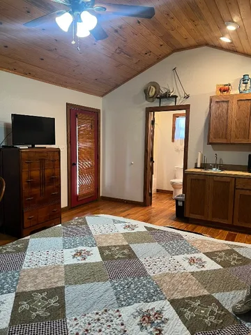 $1,300 | 961 Buttercup Lane, Unit 1, Wimberley, TX 78676