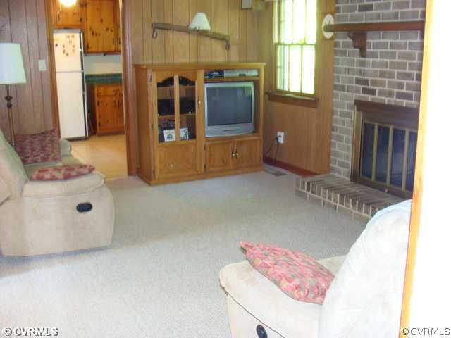 2106 Chestnut Oaks Road Powhatan, VA 23139 - Photo 8 of 12 Den/Family/Great Room - The family room on first f