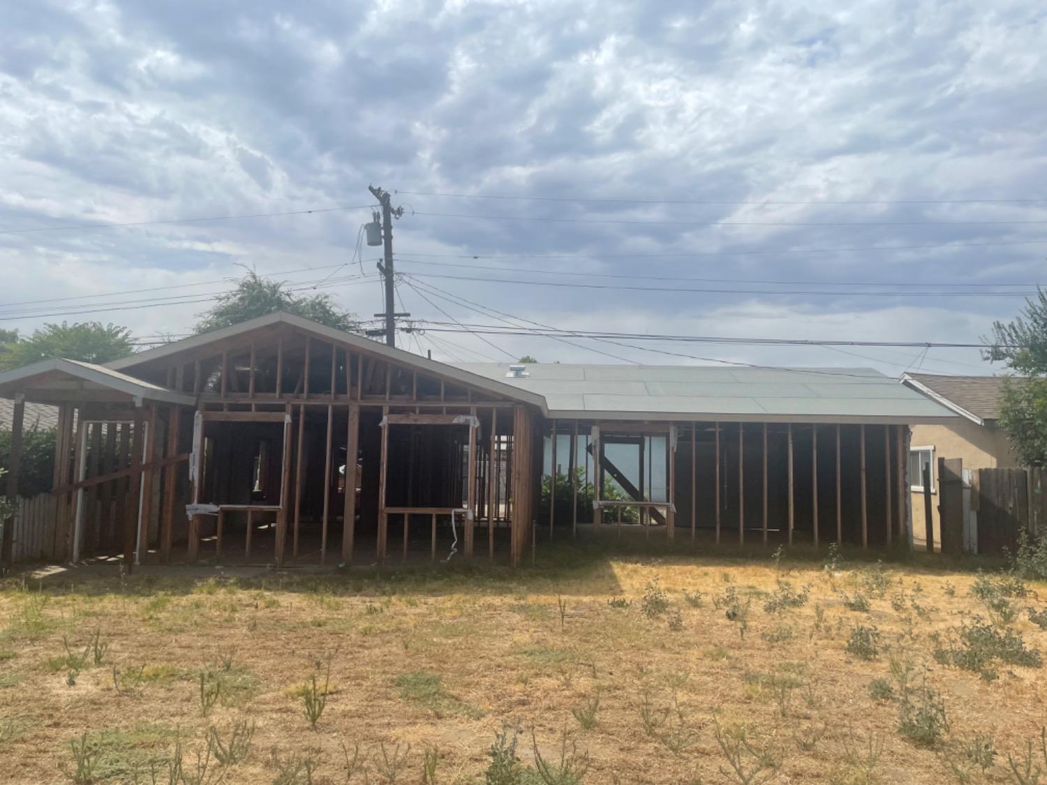828 Cutting Street Madera, CA 93638 - Photo 3 of 8 a view of a chairs and table in backyard of the house