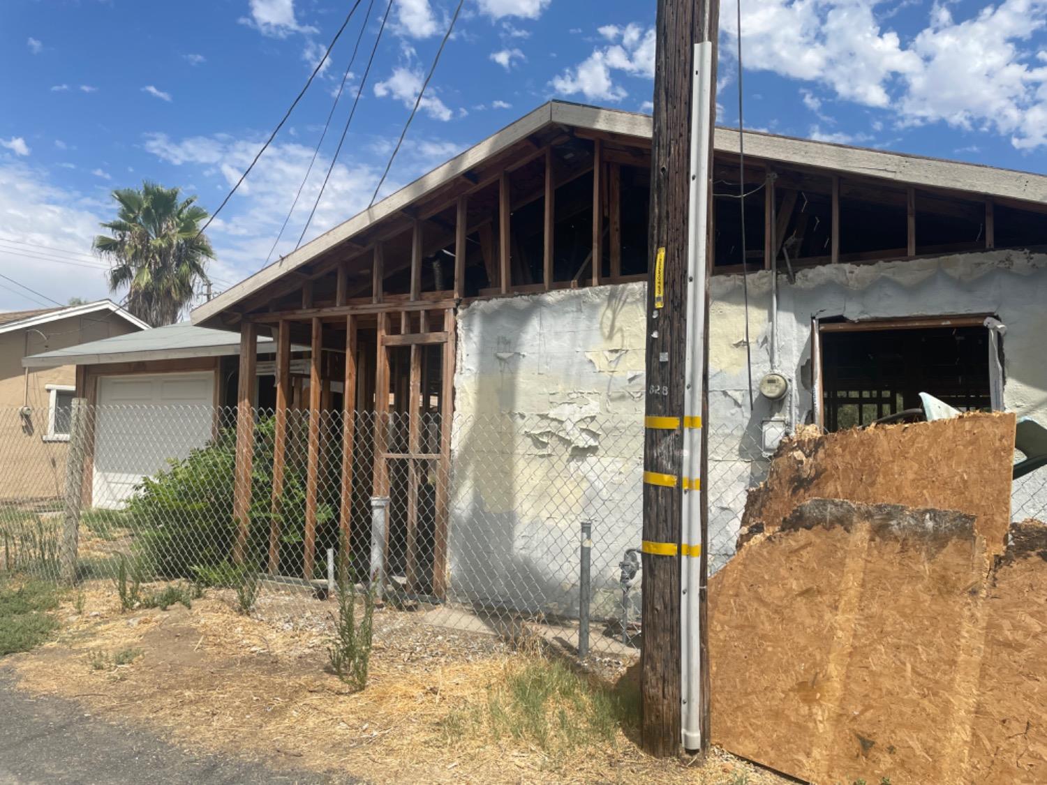 828 Cutting Street Madera, CA 93638 - Photo 6 of 8 a view of a house with a yard