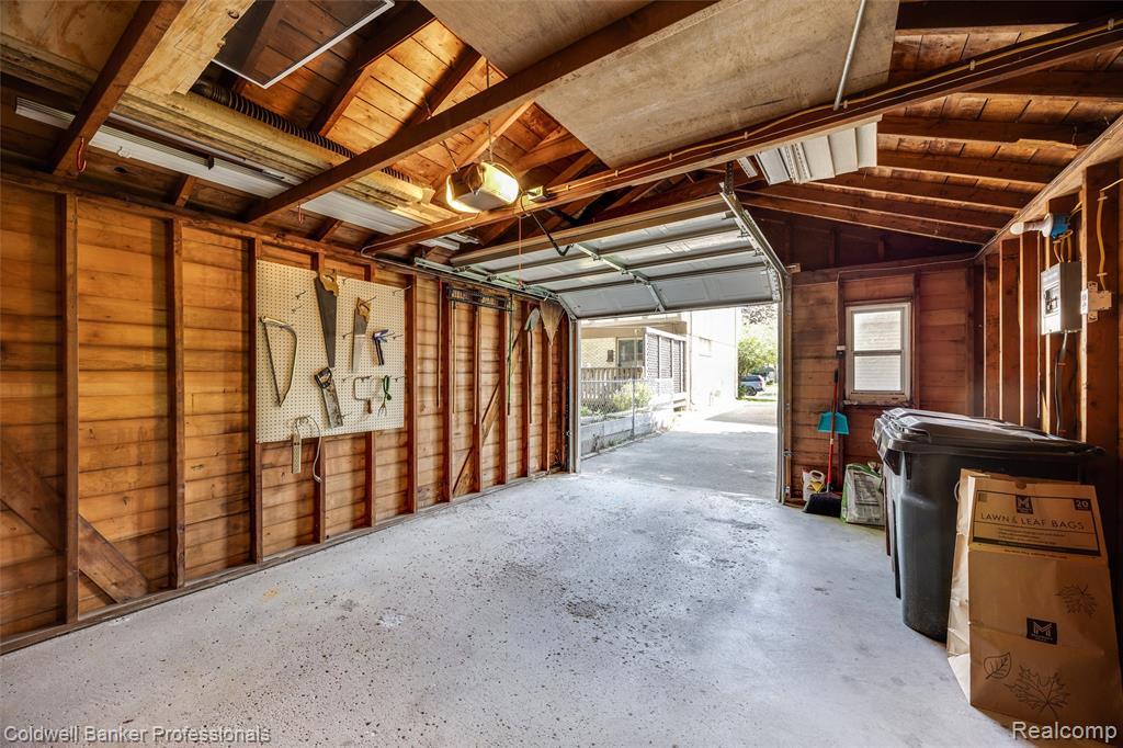 2050 Ridgemont Road Grosse Pointe Woods, MI 48236 - Photo 17 of 22
