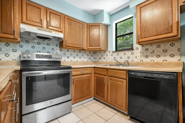 $215,000 | 1208 Cross Creek Way, Unit 1, Tallahassee, FL 32301