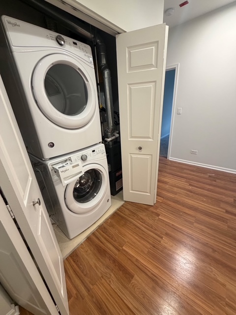 625 Deerfield Road, Unit 419 Deerfield, IL 60015 - Photo 18 of 19 a utility room with dryer and washer