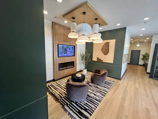 $3,245 | 625 Deerfield Road, Unit 419, Deerfield, IL 60015