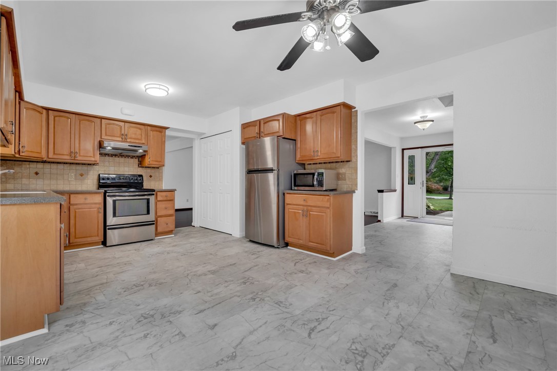 5910 Som Center Road Solon, OH 44139 - Photo 42 of 50 Kitchen with sink, ceiling fan, backsplash, and stainless steel appliances
