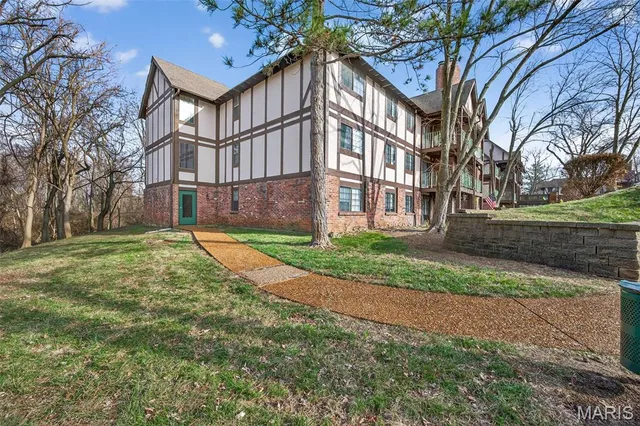 $145,000 | 1436 Heritage Landing, Unit 203, St. Charles, MO 63303