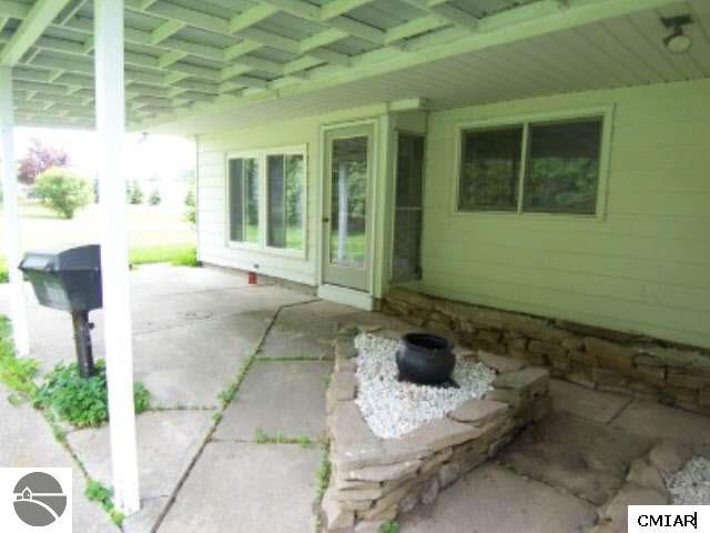 1038 East Millbrook Road Mount Pleasant, MI 48858 - Photo 6 of 7 1770171-5.JPG