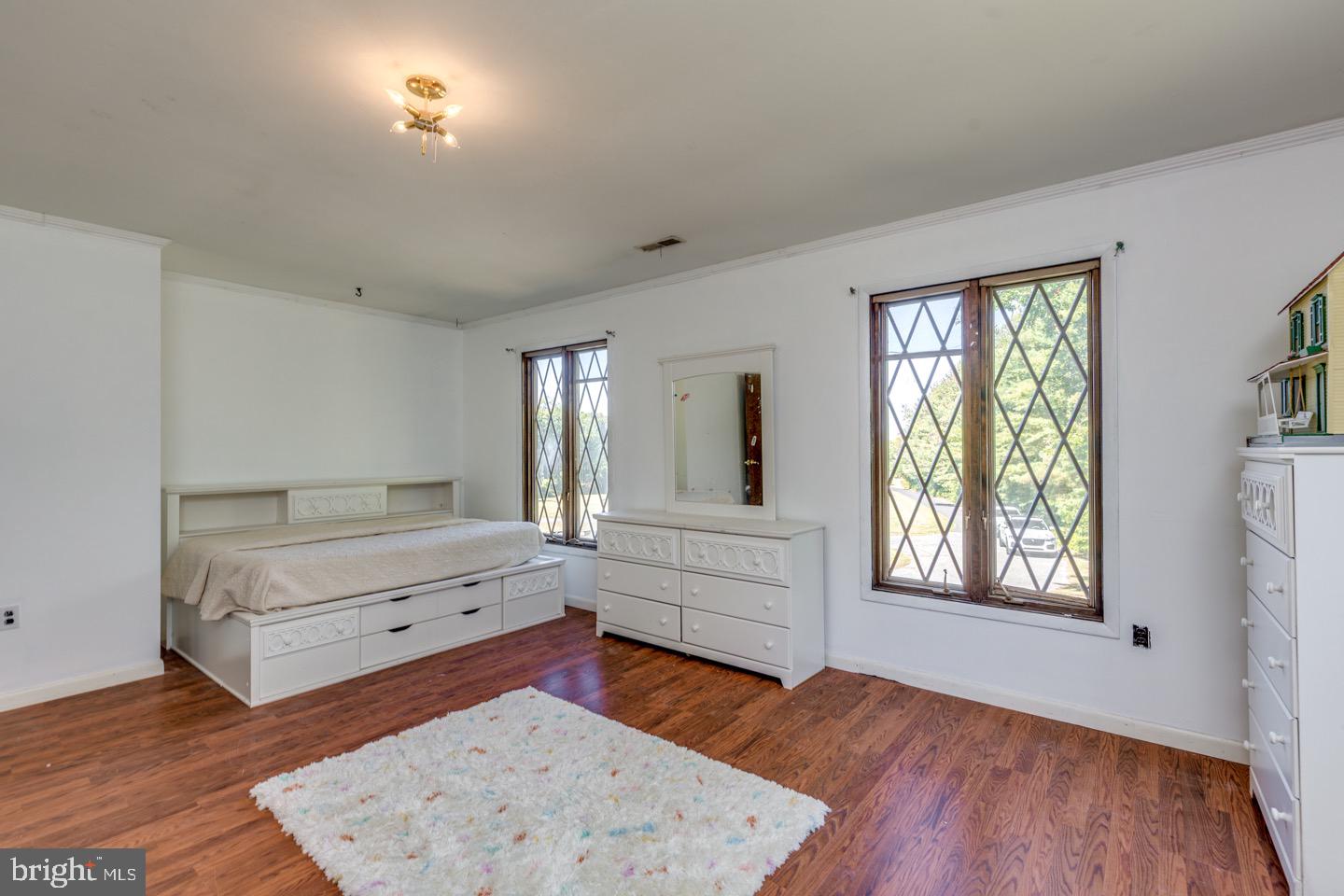 740 Garwood Road Moorestown, NJ 08057 - Photo 20 of 41 Spacious room with charming diamond windows.