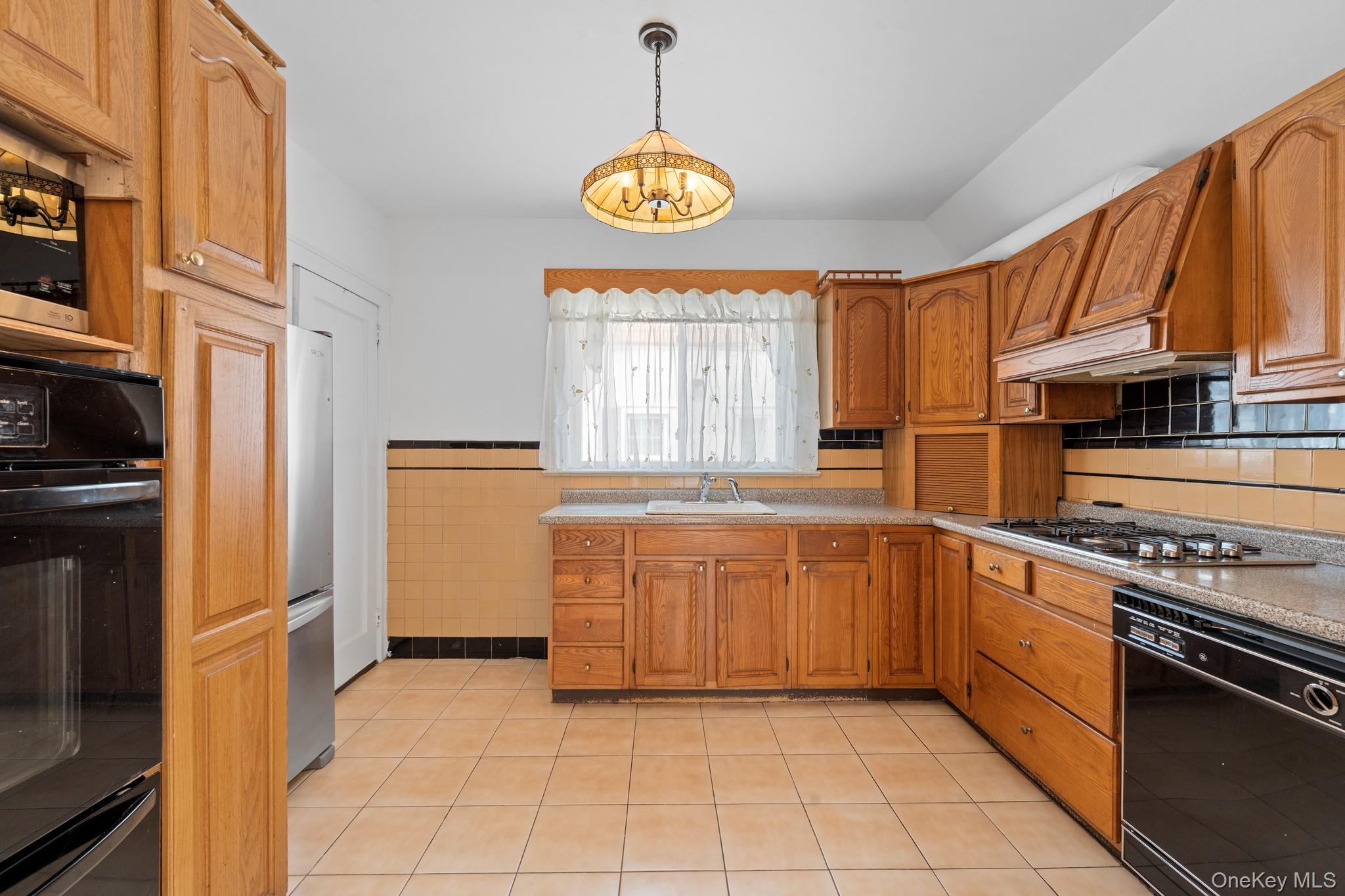 138-39 227th Street Queens, NY 11413 - Photo 5 of 20