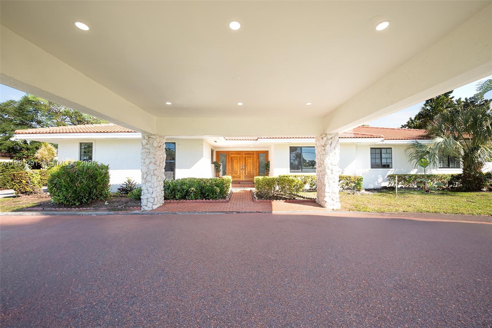 2701 Southwest 113th Avenue Miami, FL 33165 - Photo 3 of 36