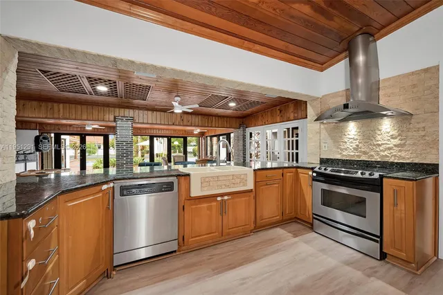 $2,400,000 | 2701 Southwest 113th Avenue, Miami, FL 33165