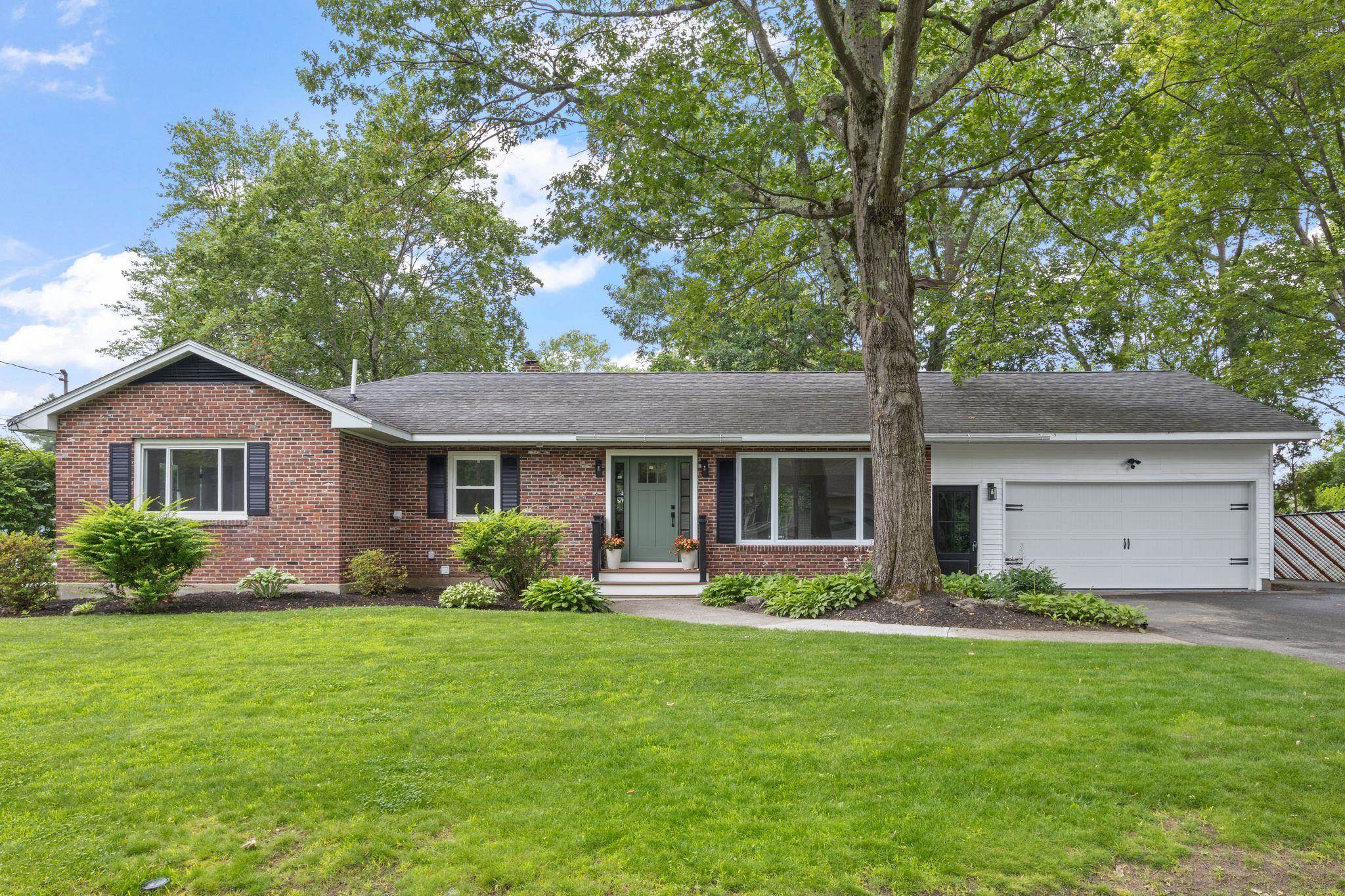 11 Bond Street Hudson, NH 03051 - Photo 1 of 55