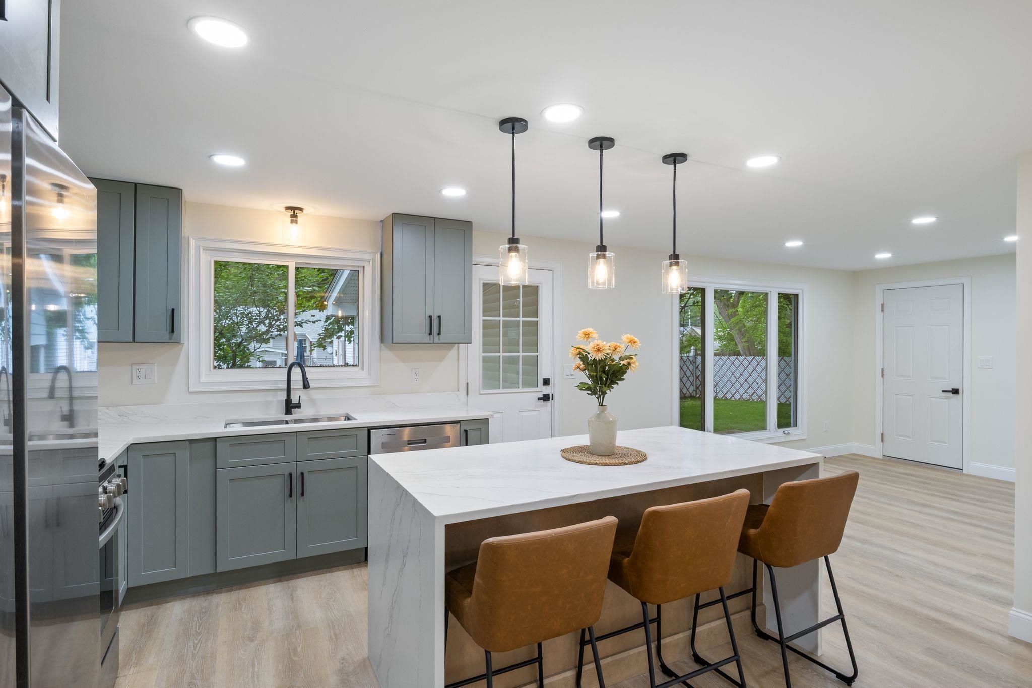 11 Bond Street Hudson, NH 03051 - Photo 11 of 55